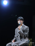 [S포토] 이승철에게 노래를 선물한 우즈