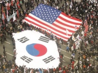 외신기자가 본 탄핵정국과 한국 언론 태극기·성조기 무시 이해 안 돼
