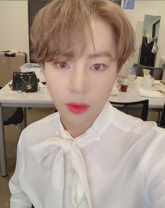 [아이돌정보] 하성운, 셀카 한장에 쏟아지는 극찬