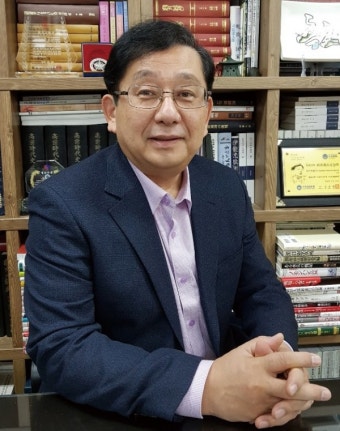[인터뷰] 호사카 유지 세종대 교수,  아베는 극우인가?