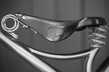 예술혼 깃든 수공예 ‘전동 자전거’