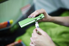 태양전지 패널 만난 팝업 텐트