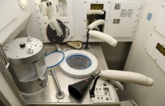  우주복용 화장실 아이디어 없나요? 