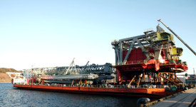 CJ대한통운, 국내 최대 규모 해양유전개발용 크레인 하역 성공