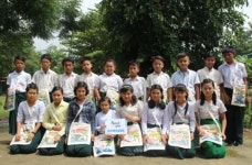 삼성전자 임직원들, 개발도상국에 후원물품 직접 제작해 기부