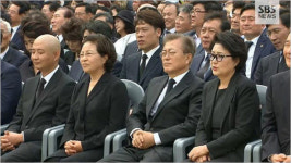 8년, 노무현을 다시 배웅하면서