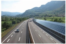 고속도로를 따라 태양광 발전소를 만드는 건 어떨까?