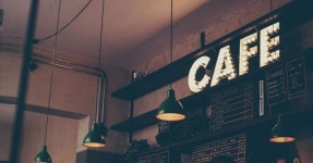 인적 드문 골목의 작은 카페가 살아남는 법