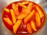 언제부터 떡볶이는 ‘용암 맛’이 되었나?: 귀여운 매운맛 떡볶이 마니아의 절규