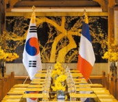 한틀문화기획 | 매화 병풍 한 틀이 문화 외교관 역할