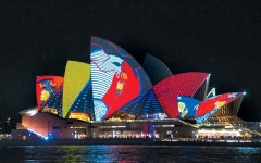 축제 알리는 오페라하우스 빛잔치