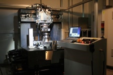 초정밀 광학렌즈 국산 기술로 승부