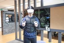 세상에 없던 햅틱슈트로 창업···글로벌 VR게임시장 호령