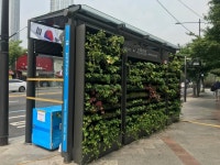 친환경 버스정류장 식물 이용해 미세먼지·매연 제로!