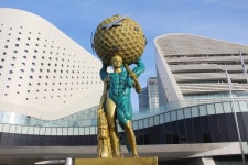 [화보]대덕에 헤라클레스 떴다?···골프존 대전 명물되길