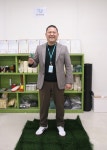 플라스틱 재활용 새바람 '리피유'···자동차 시트에서 인조잔디 충진칩으로