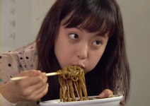 블랙데이, 그리고 한예슬 대중에게 영원히 기억될 짜장면 먹방 시선집중
