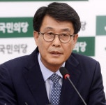 50대 여성 자해소동에 연루된 김광수 의원…근데 왜 혼자 찾아갔나?