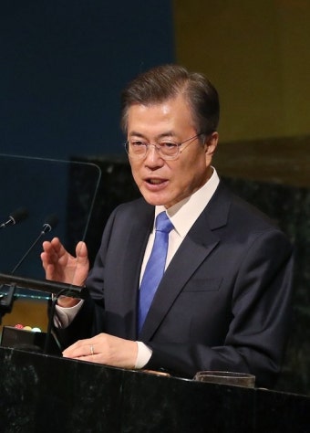 文대통령 '여·야 靑초청 영수회담' 고속추진…추석밥상머리 '협치 미담' 반찬