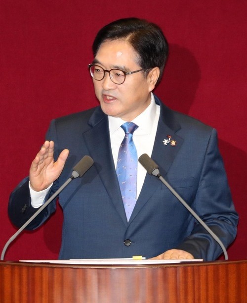 우원식 국회의장, 대통령 선거와 개헌 국민투표 동시 실시 제안 받아 인기 - 정치권과 시민들 지지