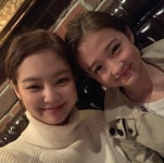 블랙핑크 제니, 키즈모델 엘라 그로스 옆에서도 조막만한 얼굴크기 눈길