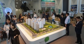 ‘중산매곡 에일린의 뜰 견본주택 관람객 줄이어