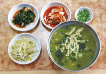 골라먹는 재미가 있는 제주 보말칼국수