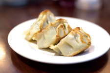 수영장에서, 바에서 여름날의 홍콩 여행법