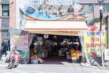 계단 넘어 찾은 쉼, 아현동 고갯길