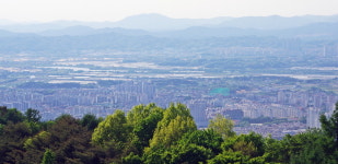 것대산 꼭대기에서 통쾌한 전망을 즐기다