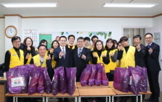대전국세청, 중리종합사회복지관에 성금 전달