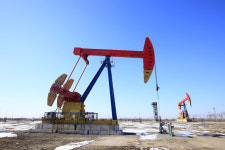 美中 무역전쟁에 국제유가 ‘출렁’...WTI 5% 하락, 