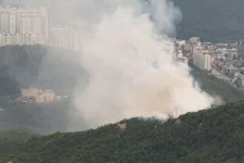 안양 삼성산서 화재, 이번에도 담배 꽁초부터 의심? 헬기까지 띄우게 해…