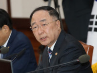 홍남기, ‘15일 총파업’ 오늘 버스 노조 비공개 회동