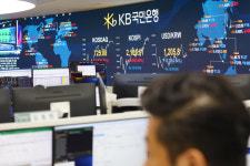 코스피·코스닥 동반 ‘사이드카’ 발동…장중 4%대 급등