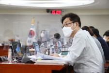 [2020국감] 평양 갔다오면 관세대상? 홍익표, 관세청 개인휴대품규정 정비 시급
