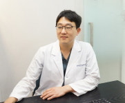 [건강칼럼] 치아 잃게 되면 방치하지 말고 즉각 치과 임플란트 치료 받길