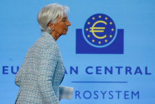 ECB 기준금리 동결…9월 인하 가능성에 