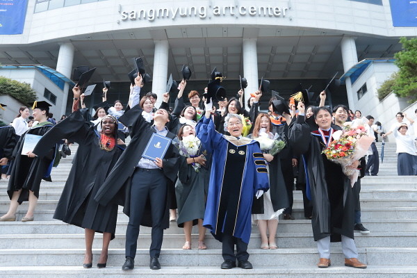 국내 대학들, 후기 학위수여식 열려 총 890명 졸업생들 축하