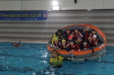 아주자동차대, 지역 초등생 생존수영 교육 위해 대학 실내수영장 제공