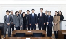 이화여대, 서암 윤세영 재단에 대학원별관 리모델링 후원 감사패 전달