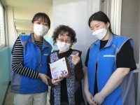 서울시립대종합사회복지관, 찾아가는 어버이날 인사