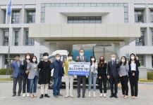 조영일 네이처 항노화헬스케어센터 병원장, 창원대에 마스크 10만 장 기증