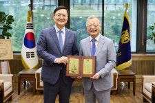 신흥 이용익 회장, 서울대 치의학대학원 100주년 기념 기금 25억 원 쾌척