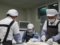 얼굴있는 빵 굽는 청주 미원면 산골마을 사람들