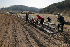 농기구 수리하느라 시끌시끌