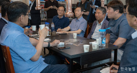 한우 농장 찾은 농해수위...농가들은 특단 처방 주문