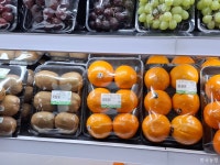 수입과일 한가득 하나로마트, 그 한켠 넘흐 비싼 국산과일