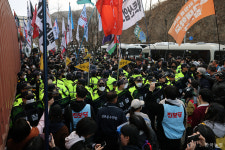 2차 남태령 투쟁 농민-경찰 물리적 충돌 시작