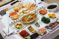 [문화리뷰] 여름 바다를 가다…동해안 대표 보양식 대게와 강릉맛집